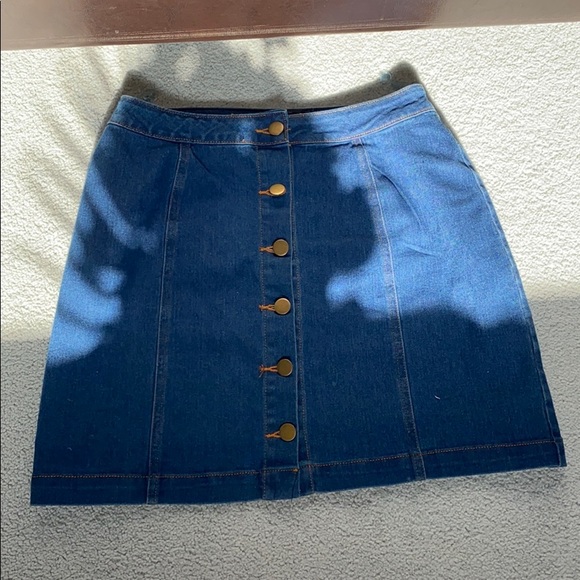 Pretty Little Thing Denim Skirt Size 6US/10AUS - Picture 2 of 3